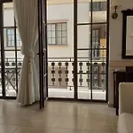 شقة At 