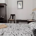 شقة At 